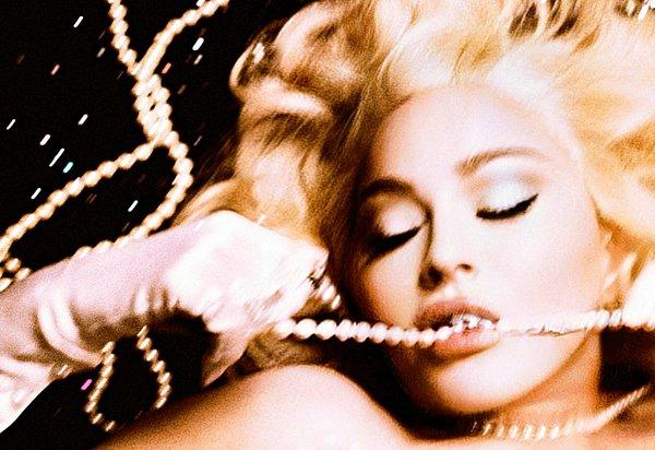 Hayranları ise olayın abartıldığını, pop müziğin ikonu olmuş Madonna'nın Marilyn'i başarılı bir şekilde canlandırdığını söylüyor.
