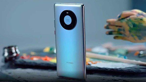 2022 yılında satışa sunulacağı söylenen Huawei Mate 50'nin hemen ardından Huawei X3'ü tanıtması beklenen şirketin, bu cihazı OLED panel ile sunması söylentiler arasında.