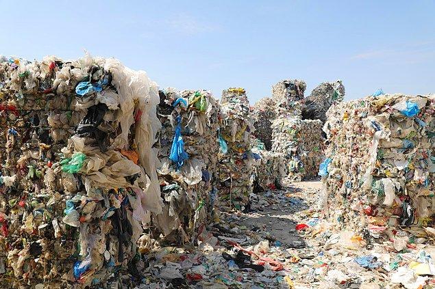2. Ülkemizden üzücü bir manzara: İzmir'deki plastik çöplüğü: