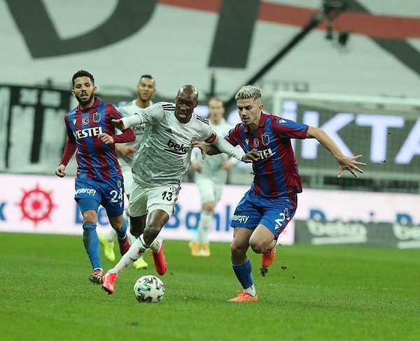 Küçük yaşından itibaren futbol oynayan Adams, 1960 yılında gelecekteki eşi ile tanıştı ve sonrasında beraber yaşamaya başlayacaktı.