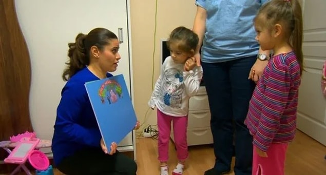 "Şüpheli uzun yıllardır yetkili olmadığı halde pedagog unvanını kullanmaktadır. Pedagog unvanını kullanmaya yetkili olmayan şüpheli psikolojik danışmanlık ve rehberlik bölümü mezunu değildir."