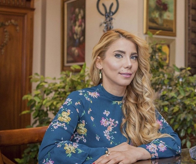 Sabah gazetesi yazarlarından Tuba Kalçık, sanatçılarla yaptığı iktidar yanlısı röportajlarından bir tanesini daha gerçekleştirdi.