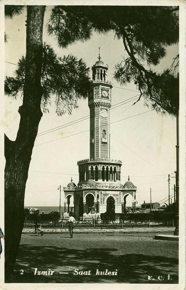 Ve de İzmir Saat Kulesi’nin tasarımını yapan mimar Raymond Charles Pere de ünlü levantenler arasında.
