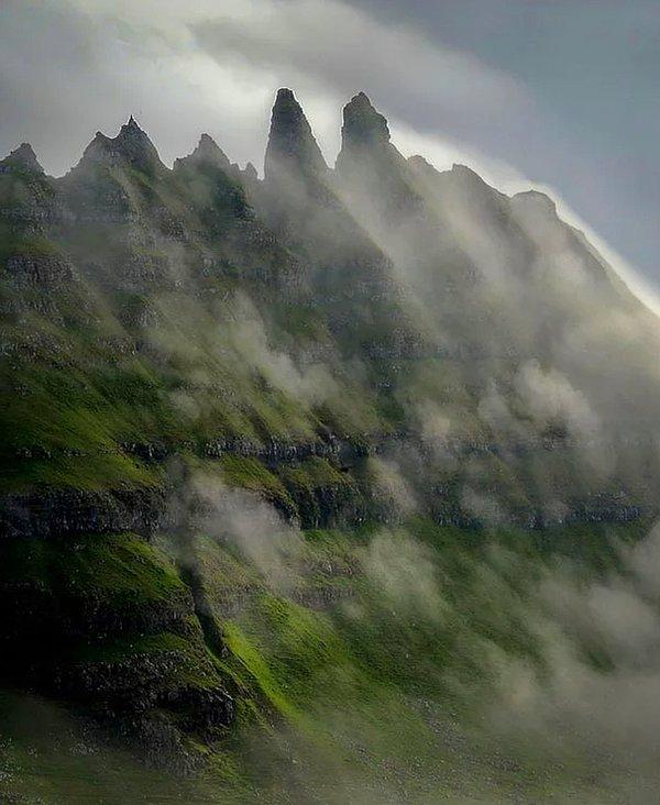11. Bir Viking destanında olduğu gibi Faroe Adaları'ndaki sislerle kaplı Tindholmur Adası: