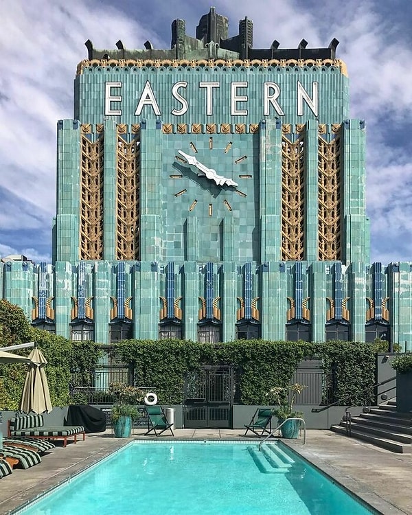 1. Eastern Columbia Building - жилой комплекс в Лос-Анджелесе, Калифорния, 1930 г.