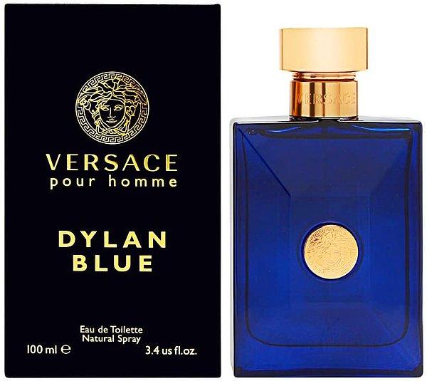 12. Odunsu ve çiçeksi bir erkek parfümü: Versace Dylan Blue
