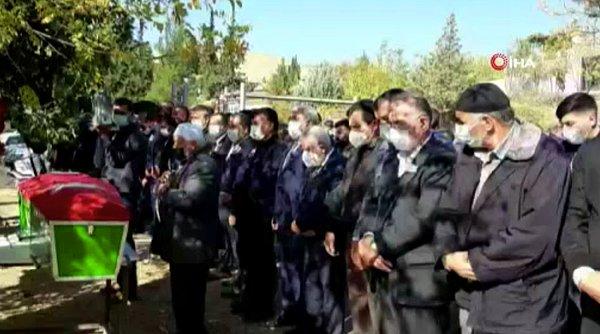İYİ Parti Gaziantep Nizip İlçe Başkanı Hayri Yılmaz'ın cenaze törenine siyaset ve iş dünyasından birçok ismin yanı sıra çok sayıda Nizipli katıldı.
