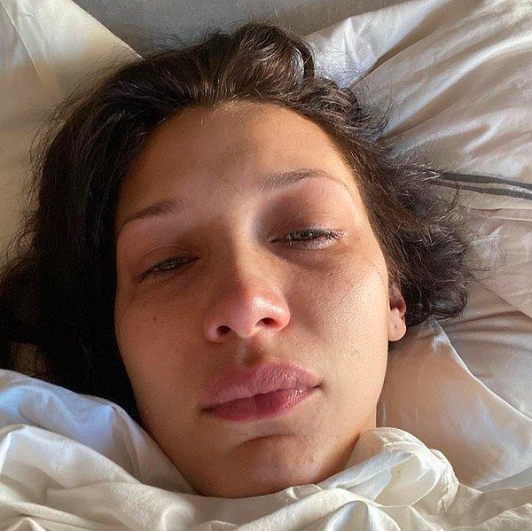 Sosyal medya hesabından ağladığı fotoğrafları paylaşan Bella, son birkaç yıldır neredeyse her gün ve gece ağladığını dile getirdi.