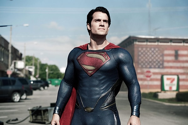 3. Henry Cavill, Superman için daha anlatılacak çok hikayesi olduğunu ve devam filmlerinin gelmesini çok istediğini söyledi.