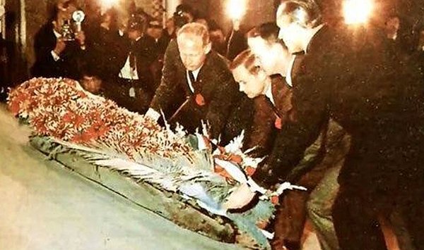 20-22 Ekim 1969 tarihlerinde bu dünya turu kapsamında Türkiye’nin başkenti Ankara’ya gelerek 20 Ekim 1969 tarihinde Anıtkabir'e giderek Atatürk'ü ziyaret ettiler.
