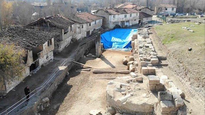 Kütahya'da Yıllarca Türbe Sanılan Yer Arkeolojik Kazı Sonrası Boş Çıktı