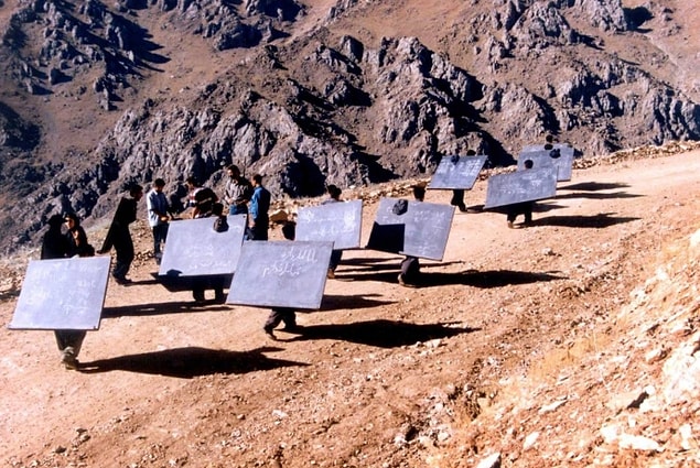 15. The Blackboard (Takhté Siah - 2000)