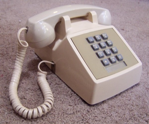 16. "Yıllar önce telekız reklamı yapılan hatları aramıştım. Dakika başı faturamıza yüklü bir para eklendiğinden habersizdim tabii. Ay sonunda fatura bir hayli yüksek gelince annemler işin peşine düştü, aranılan numaraların listesini aldılar ve benim foya ortaya çıktı."