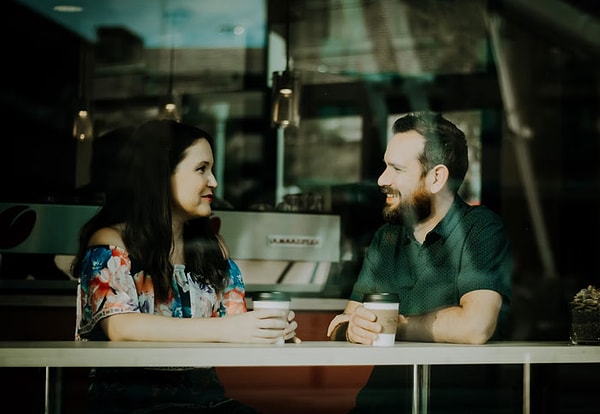 10. Клеймо, что каждый раз, когда я разговариваю с незнакомой женщиной, я автоматически хочу встречаться с ней. Лол, мне нравится разговаривать с женщинами, потому что мужчины не рассказывают о своих чувствах, а женщины на самом деле слушают, и тоже просто ищут друга-мужчину