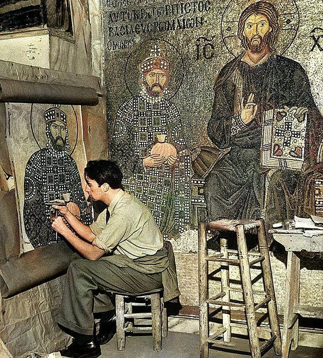 19. Ayasofya'da restorasyon çalışmaları, İstanbul, 1950.