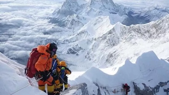 Everest'in Zirvesinde Yüzlerce Ceset! İşte Dünyanın En Yüksek Dağının Mezarlığa Dönüş Hikayesi...