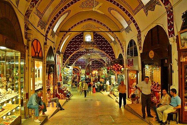 560 yıllık tarihiyle İstanbul’umuzun göz bebeği olan Kapalıçarşı’da bir süredir restorasyon çalışması yürütülüyor biliyorsunuz ki.