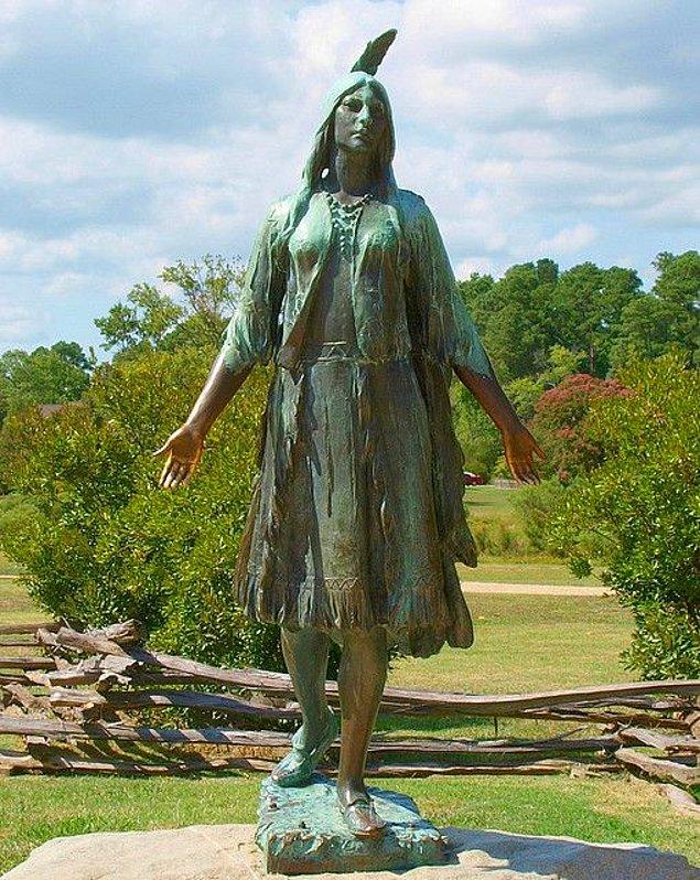 İngilizler Pocahontas'ın evliliğini ve din değiştirmesini bir zafer olarak gördüler.