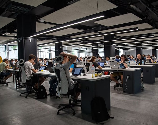 4. "Будьте верны своей компании. Они позаботятся о тебе". Какая чушь.. Они определенно не заботятся о тебе. Они заменят вас за миллисекунду