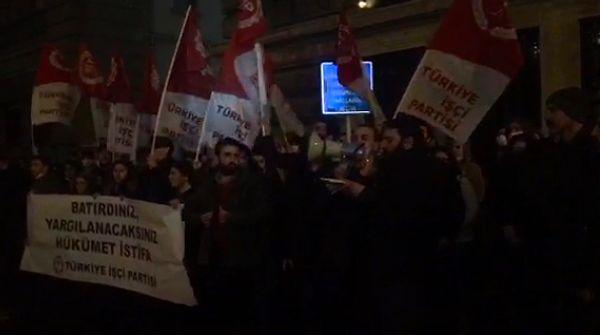 Türkiye İşçi Partisi üyeleri  T.C Merkez Bankası İstanbul Şubesi önünde basın açıklaması düzenlenmek için toplandılar.