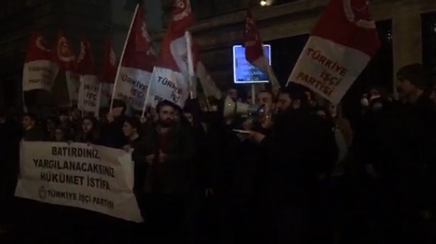 Türkiye İşçi Partisi üyeleri T.C Merkez Bankası İstanbul Şubesi önünde basın açıklaması düzenlenmek için toplandılar.