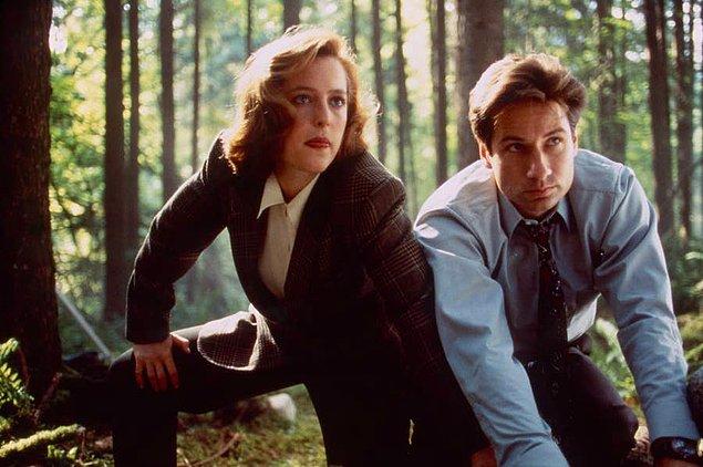 16. 'The X-Files'ın tanınan yıldızı Gillian Anderson, Dana Scully rolünü alabilmek için yaşı hakkında yalan söylemiş.