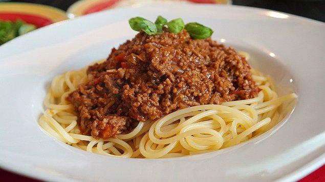 Spaghetti Bolognese Tarifi (4-6 Kişilik)