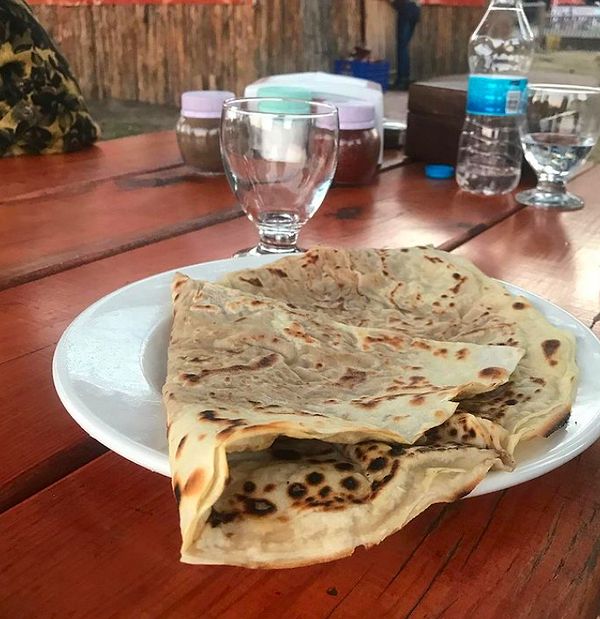 1. Gözleme ve çibörek arası bir lezzet; etli ekmek...