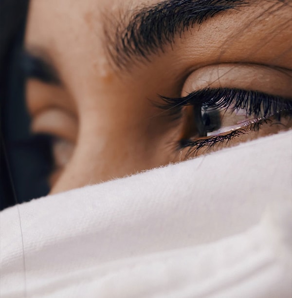 15. Он не хотел, чтобы я плакала. Никогда! «Женщины в моей семье никогда бы не заплакали, если бы им не отрезали руку». Лол, значит ему стоило жениться на своей сестре