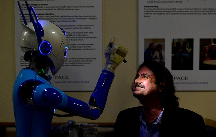Suratimla Para Kazaniyorum Bir Sirket Yuzunun Robotlarda Kullanilmasina Izin Verenlere 200 Bin Dolar Verecek