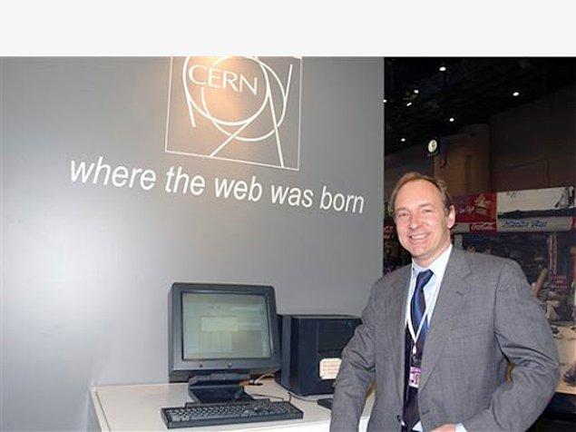 World Wide Web’in mucidi Tim Berners-Lee’dir ve ilk kez kullanıldığı döneme Web 1.0 deniliyor.