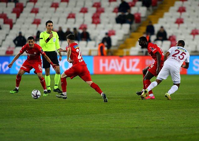 Süper Lig'in 14. hafta maçında Demir Grup Sivasspor ile Atakaş Hatayspor karşı karşıya geldi.