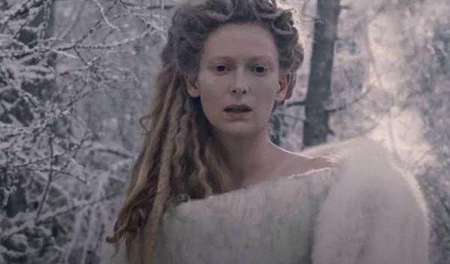 21. 'Narnia Günlükleri: Aslan, Cadı ve Dolap' filminde Beyaz Cadı'yı canlandıran Tilda Swinton