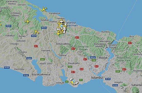 Şiddetli fırtına, hava trafiğini de vurdu. İstanbul Havalimanı ve Sabiha Gökçen Havalimanı'na iniş yapamayan ve pisti pas geçerek havada tur atmak zorunda kalan THY'nin 6 uçağı, başka havalimanlarına gönderildi.