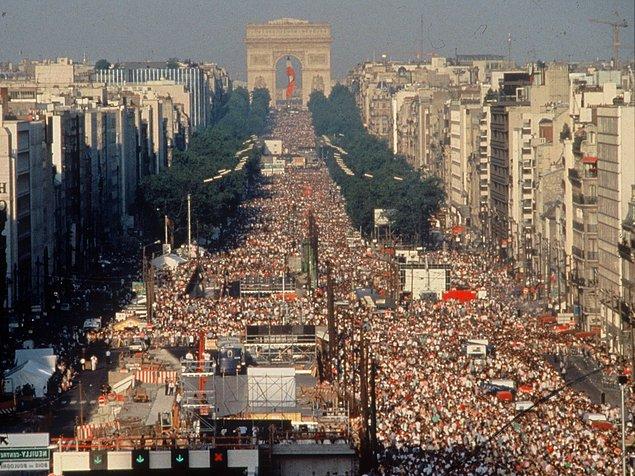 7. Jean Michel Jarre - Paris 1990