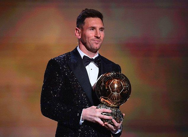 Yılın futbolcusuna verilen "Altın Top" (Ballon d'Or) ödülünü, Paris Saint-Germain'in (PSG) Arjantinli forvet oyuncusu Lionel Messi kazandı.