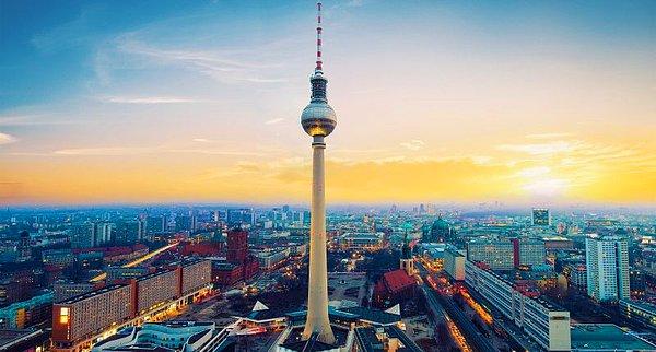 3. Berlin Televizyon Kulesi (Berliner Fernsehturm), Almanya