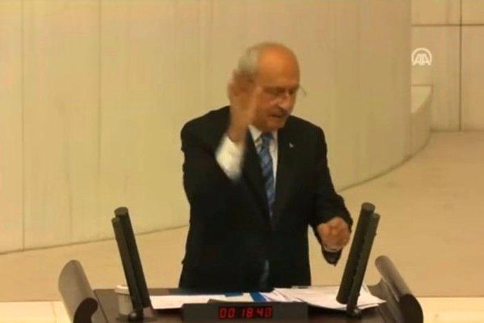 Kemal Kılıçdaroğlu El Hareketiyle Gündem Oldu! Kılıçdaroğlu'nun Meclis'te Yaptığı El Hareketine Gelen Tepkiler