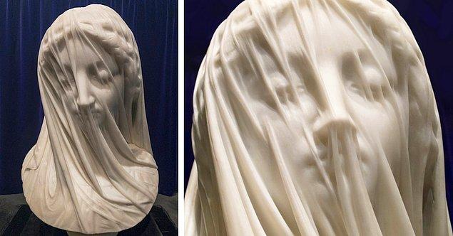 3. Örtülü Bakire, İtalyan heykeltıraş Giovanni Strazza tarafından Roma'da oyulan bir Carrara mermer heykelidir.