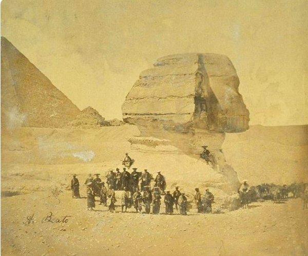 14. 1864 yılında bir grup samuray Mısır'ı ziyaret ettikleri bir tura katılmış ve Sphinx2in önünde bu fotoğrafı çekilmişler.
