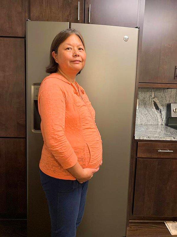 'Benim için yaş bir engel değil, sadece bir rakam' diyen anne bu senenin Şubat ayında aynı dondurulmuş embriyo ile yeniden hamile kalmış.