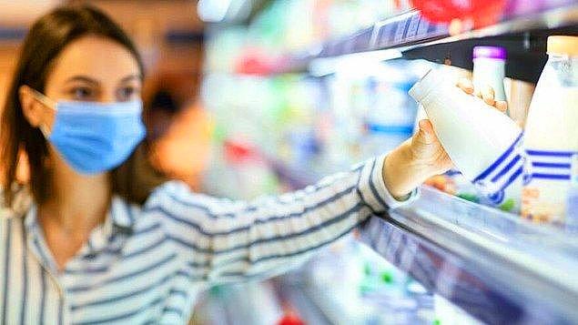 9. Son zamlarla birlikte marketlerde bir litre sütün fiyatı 15 TL'ye ulaştı. Sosyal medyada fahiş zamlara yoğun tepki var.