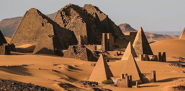 Piramit inşa ettirmeyi kesenler yalnızca firavunlardı.