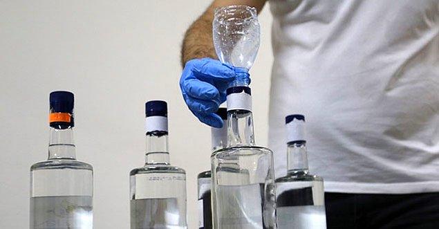 Sivas’ın Zara ilçesinde de sahte içki içtikten sonra fenalaşan 2 kişi hayatını kaybederken, 3 kişinin de tedavilerinin sürdüğü belirtildi.