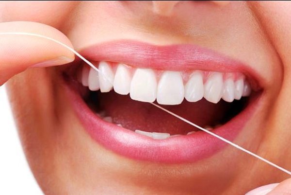 6. Dişlerinizi her gün aynı şekilde diş ipi ile temizleyin.