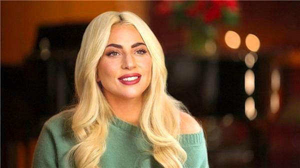 13. Hem müzik hem de sinema sektöründe başarısını kanıtlayan Lady Gaga uzun yıllardır azınlık gruplar için destek vermeye ve sosyal mesajlar yaymaya devam ediyor.