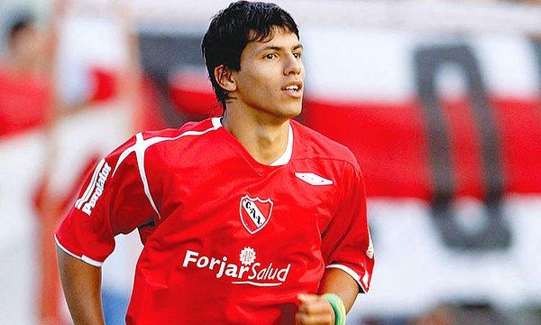 2004 yılında, henüz 15 yaşındayken A Takıma yükseldi Sergio Agüero. Burada geçirdiği 3 yılda 38 maça çıktı ve 18 gol kaydetti.