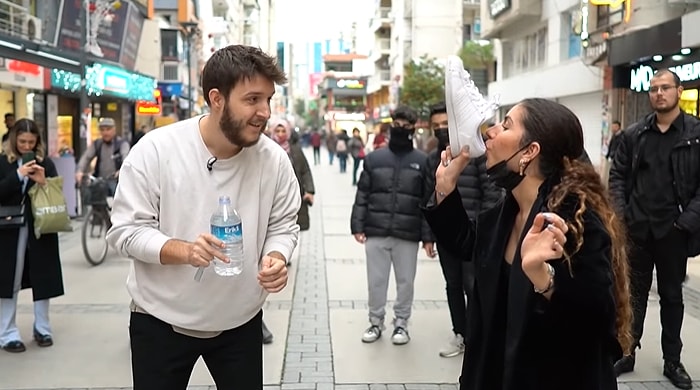 YouTuber'dan 'Para İçin Yap' Konsepti: 100 TL İçin Ayakkabıdan Su İçen Kadın