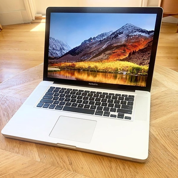 Macbook bilgisayara kadar birçok şey gördü.