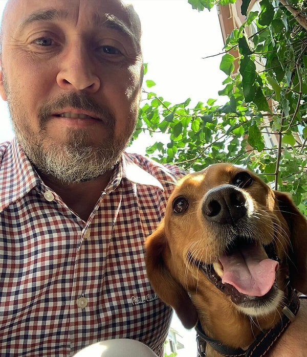 "На данный момент у меня 23 собаки. К сожалению, большинство из них либо старые, либо инвалиды", - поделился Мерт.